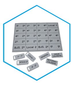 Grabado placas baterías agua y etiquetas contadores